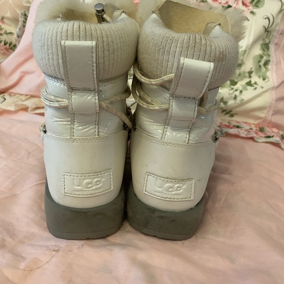 UGG Shearling Water Resistant Boot - Picture 3 of 4